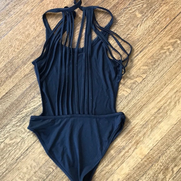 Black  one piece - Picture 4 of 4